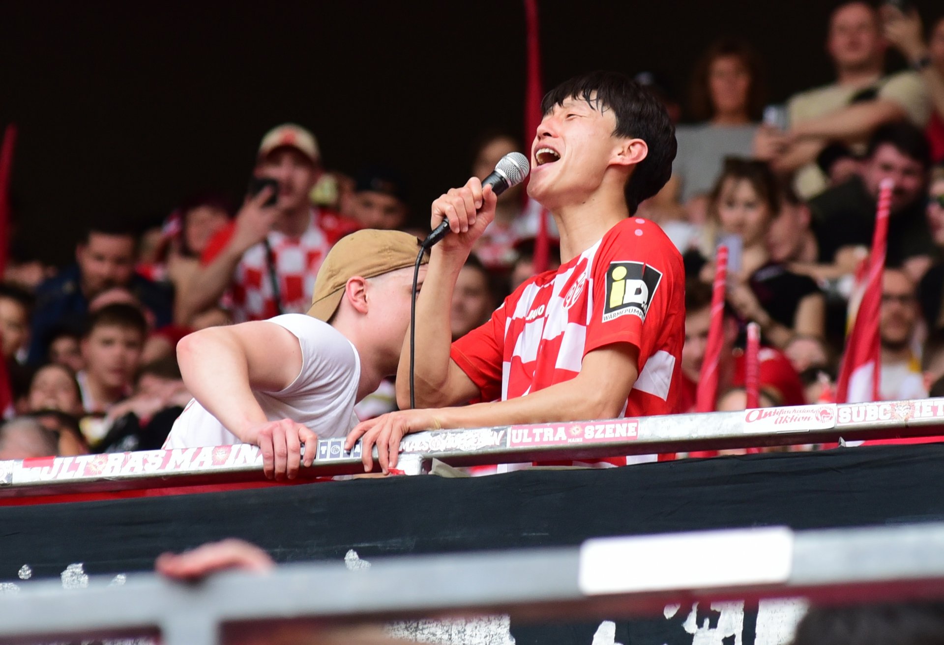 An Kandidaten für die „Humba“ mangelte es in Mainz am 28. Spieltag nicht. Die Wahl der Fans fiel auf Jae-sung Lee…