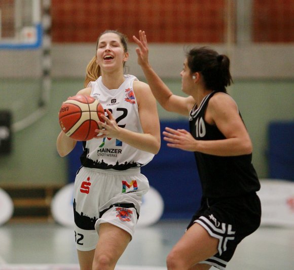 Man sieht es ihr an: Amina Pinjic hat in dieser Saison Spaß am Basketball.