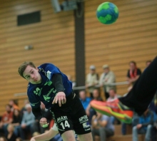 Sören Dübal löste durch einen spektakulären Treffer von Rechtsaußen eine Aufholjagd der Sportfreunde Budenheim ein, die in einem hauchdünnen Auswärtssieg bei der HSG Rhein-Nahe Bingen mündete.