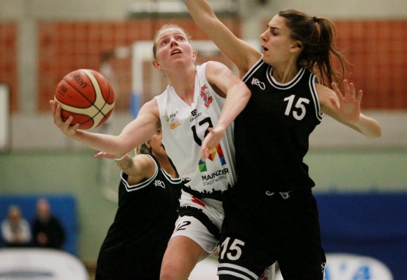 Eine Garantin für den Erfolg: Katharina Schnitzler (l.) gehört zu den ASC-Frauen, die keine Probleme hätten, in der Zweiten Liga zu bestehen.