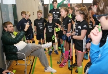 Der bekannteste deutsche Hockeyspieler Moritz Fürste gastierte mit seinen zweitägigen Akademiekurs beim TSV Schott Mainz und schulte mit seinem Team 50 Kinder und Jugendliche.