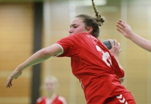 Melanie Grawe sah sich beim Spiel mit der FSG Mainz 05/Budenheim II in Marpingen in der ersten Halbzeit mit einer Manndeckung konfrontiert, ehe die Gastgeberinnen auf Alicia Soffel umschwenkten.