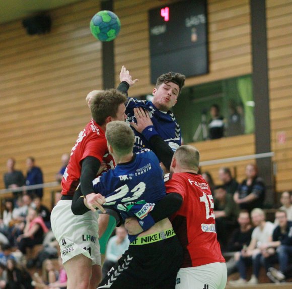 Weil die kämpferische Einstellung stimmte, kamen die Sportfreunde Budenheim beim Auftakt der Heimspielreihe am vergangenen Wochenende gegen die HSG Kastellaun/Simmern zu einem ungefährdeten Erfolg. Das wollen Lukas Nagel (hinten) und Eike Rigterink (vorne) auch gegen den deutlich schwächeren nächsten Gast SG Gösenroth/Laufersweiler wieder so halten. 