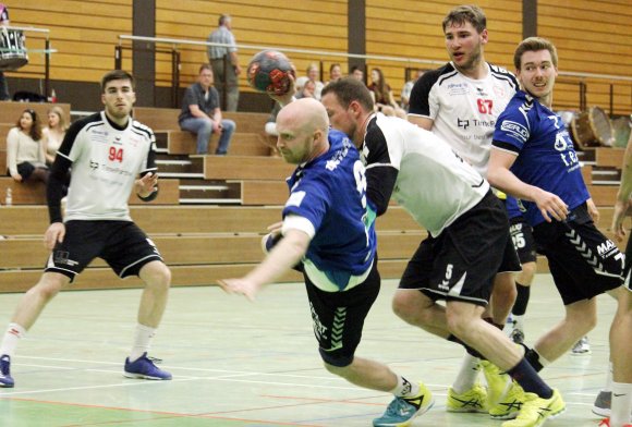 Seine letzten Tore im SFB-Trikot erzielte Spielertrainer Volker Schuster gegen die TG Osthofen, zwei an der Zahl steuerte der Kreisläufer zum Erfolg über den Oberligaabsteiger bei.