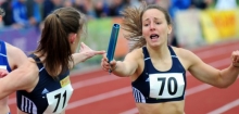 Wer Staffel läuft, muss auch mal die Kolleginnen anschreien. 4x400-Meter-Debütantin Maren Münkel (r.) macht das mit Jana Radke...