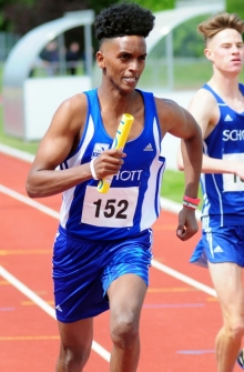 Letzter Wechsel über 4x400 Meter: Ahmed Hassan Kader übernimmt von Marc Schmied…