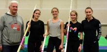 Gruppenbild mit Mentor: Herbert Czingon unterstützt Christina Michel (r.) bei der Arbeit mit Tamara Kruse (2.v.l.), Marie Sauerwein (M.) und Anna Grebe.