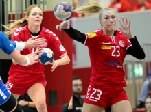 An der Besetzung der Linksaußenposition wird sich beim FSV Mainz 05 in der kommenden Runde nichts ändern. Sophie Hartstock (l.) und Denise Großheim bleiben das Duo des Vertrauens für Trainer Thomas Zeitz.