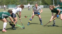 In der vorigen Saison war der SB DJK Rosenheim deutlich stärker als der TSV Schott (am Ball Noemi Becker, hinten Aline Bessling), der den Oberbayern im Heimspiel 0:2 unterlag. Der Vizemeister bewegt sich in dieser Saison allerdings in der unteren Tabellenhälfte.