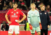 Die Enttäuschung nach dem 0:1 gegen Bayer Leverkusen stand Alexander Hack, Robin Zentner und Ersatzkeeper Florian Müller ins Gesicht geschrieben.