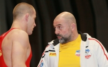 Trainer Cengiz Cakici (r.) war sehr zufrieden: Seine Nackenheimer gewannen in Köllerbach 14:13, Arkadiusz Kulynycz (l.) steuerte drei Mannschaftspunkte bei.