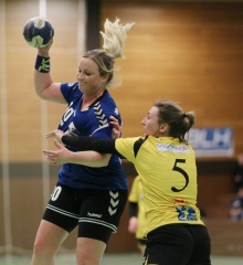 Nach den Schreckminuten am Ende der Heimpartie gegen den TSV Kandel war SFB-Spielertrainerin Diana Quilitzsch im schweren Auswärtsspiel beim SV 64 Zweibrücken wieder voll auf der Höhe, ganz wie ihre Mitspielerinnen. 