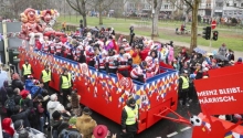 Ein Rosenmontagszug dauert zweieinhalb Stunden. Wer früher abschaltet, verliert.