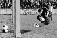 Mit einem Schnitt von 1,7 Gegentoren pro Spiel sorgte Keeper Horst-Dieter-Strich für den zweitbesten Mainzer Wert in der Oberliga. Als Trainer führte er die 05er später in die Zweite Liga.