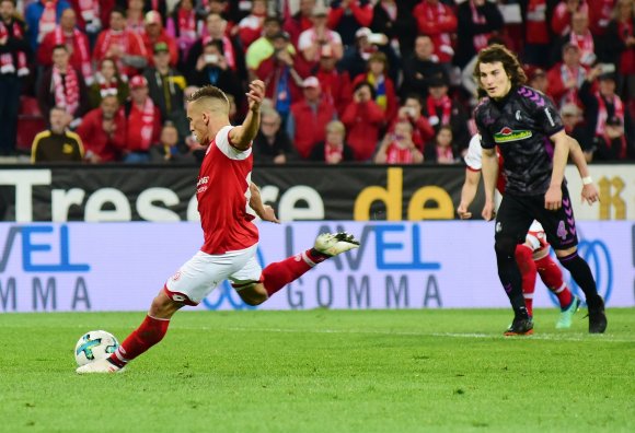 Pablo De Blasis behielt im Spiel gegen den SC Freiburg die Nerven, als er in der Halbzeitpause zum Elfmeter antrat.