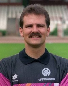 17 Jahre lang trug Manfred „Moppes“ Petz das 05-Trikot.