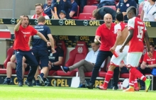 So jubelten Trainer Martin Schmidt und Teammanager Rouven Schröder vor drei Jahren nach Yoshinori Mutos 3:2 gegen die Eintracht.