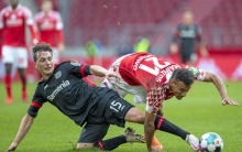 Karim Onisiwo, hier im Zweikampf mit dem Ex-05er Julian Baumgartlinger, belebte das Mainzer Offensivspiel. Für eine Wende reichte es allerdings nicht mehr.