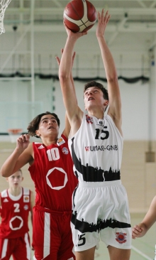 Jeweils zweistellig reboundete Tobias Holbach (hier gegen die Rhein-Stars Köln) in den bisherigen Saisonspielen. Beim Team Bonn/Rhöndorf ragte er mit 38 Rebounds und 32 Punkten heraus.