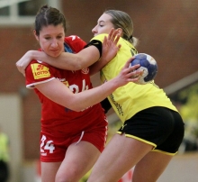 Für Elisa Burkholder (l.) und den FSV Mainz 05 ging es im bisher einzigen Erstligaspiel gegen den BVB beim 21:39 Ende Januar nicht um den Sieg. Das steht auch für die Partie am Mittwoch in Dortmund zu erwarten.