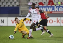 Jean-Philippe Mateta gegen den von Mainz nach Freiburg ausgeliehenen Florian Müller: Dreimal gab der 05-Stürmer dem Torwart nach Nachsehen.