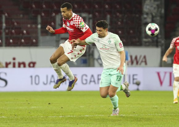 Robin Quaison gab auch gegen Werder Bremen keine Antwort auf die Frage, was er eigentlich beruflich macht.