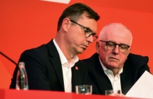 Wollen am Montag einen Namen präsentieren: 05-Vorsitzender Stefan Hofmann (l.) und Aufsichtsratschef Detlev Höhne.