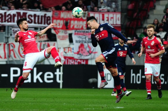 Danny Latza (l.) gehört zu jenen 05ern, die schon in München gewonnen und Unentschieden gespielt haben.