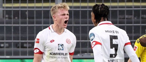 Am drittletzten Spieltag der vorigen Saison erzielte Jonathan Burkardt (l.) den Mainzer Führungstreffer in Dortmund.