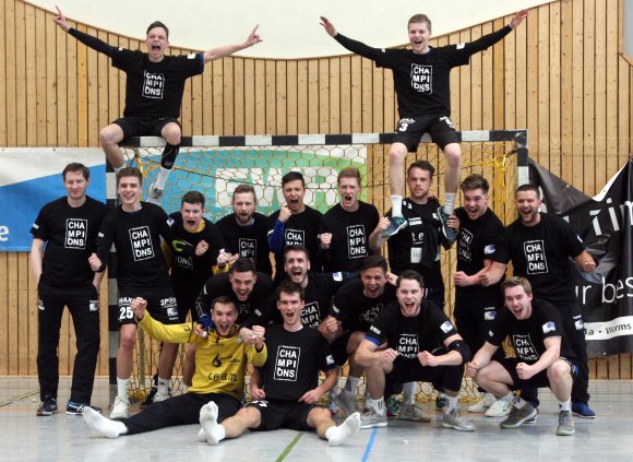 Es ist bald zwei Jahre alt, aber mindestens für ein weiteres Jahr das aktuellste Meisterschaftsfoto aus der Rheinhessenliga: Die Sportfreunde Budenheim II gehen nach dem Titelgewinn 2019 als immer noch amtierender Titelträger in die nächste Saison.