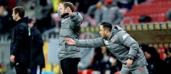 Engagiert und emotional: Seit Anfang Januar arbeitet Babak Keyhanfar (r.) als Bo Svenssons (M.) Kotrainer beim FSV Mainz 05.