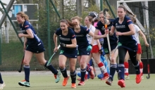 Der letzte Torjubel der Feldsaison: Für die Hockeyfrauen des TSV Schott Mainz endet die Runde unvermittelt mit dem Nachholspiel vom vergangenen Wochenende.