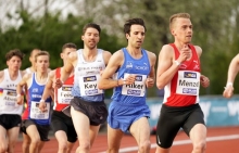 Tobias Riker (2.v.r.) hatte 8000 Meter lang einen guten Platz im Hauptfeld inne.