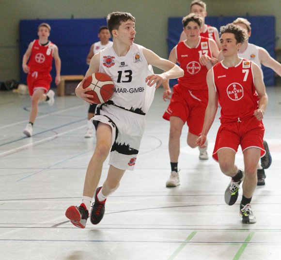 Erik Neunhöffer (l.) war gegen Bayer Leverkusen mit 20 Punkten Topscorer der Partie. In Weiterstadt steuerte er genauso viele Punkte und 14 Rebounds bei.