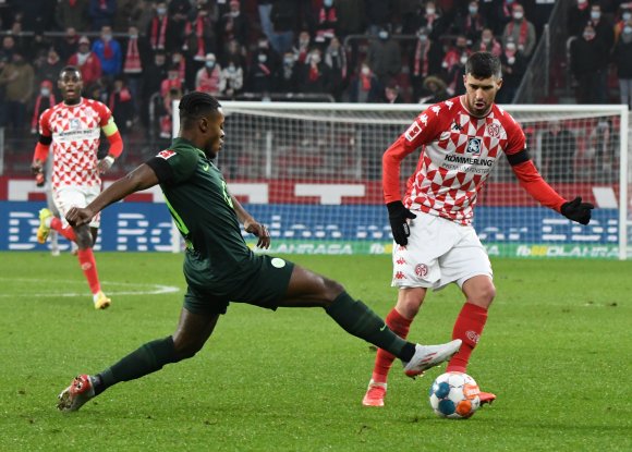 Wenn Aarón (r., gegen Ridle Baku) und seine Kollegen am Dienstag und Samstag so auftreten wie gegen den VfL Wolfsburg und in München, werden es die Hertha und Eintracht Frankfurt schwer haben, sie zu schlagen.