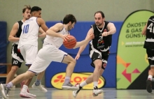 Genís Canal Ferrer (r.) macht nach dem ASC-Spiel in Frankfurt den Abflug.