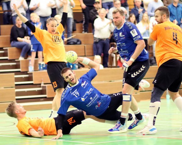 In der Waldsporthalle dominierten die Sportfreunde Budenheim (Patrick Heß beim Wurf) die Begegnung gegen HaSpo Bayreuth lange, daher war die Freude über die Punkteteilung gegen den aktuellen Vierten seinerzeit nicht ungetrübt