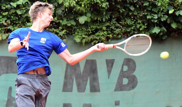 Mats Weber agierte im Doppel beim TC Gensingen nur mit einer Hand, feierte an Adrian Sikoras Seite ein erfolgreiches Saisondebüt und mit dem Team den Klassenverbleib.