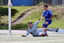 Im Nachschuss seines eigenen Strafstoßes brachte Etienne Portmann den Ball zum 4:0 im Netz unter...