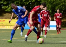 Den Gegner stressen will der TSV Schott, wie hier Christian Hahn im Spiel gegen die Sportfreunde Eisbachtal, wollen die Schottler auch am Samstag in Karbach.