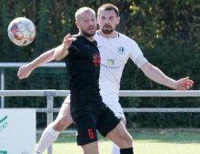 Calvin Faßnacht (r.) muss sich beim VfB aktuell zwar auf der Sechserposition eher um die Absicherung kümmern,  aber per Freistoß gelang ihm nun doch der Treffer in Gimbsheim.