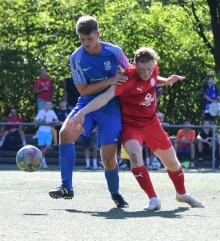 In dieser Saison darf die TSG Bretzenheim 46 nicht mehr mit Luca Scherer (l.) rechnen, der Stamm-Innenverteidiger zog sich bei der Niederlage gegen den FK Prmasens II wie befürchtet einen Kreuzbandriss zu.