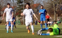 Bei einem Testspiel zwischen dem FC Basara und der TSG Bretzenheim 46 im März schnürte Takashi Yamashita (Mitte) selbst die Stiefel, in einigen Spielen der laufenden Runde wiederholte sich dies nun..