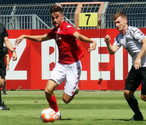 David Mamutovic rückte in Homburg in der zweiten Halbzeit auf die Zehnerposition und nutzte die neue Rolle wie erhofft zu seinem ersten Treffer im 05-Trikot. 