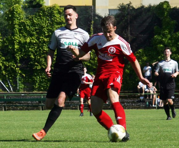 Im zweiten Entscheidungsspiel um den Landesligaaufstieg gegen den SV Ruchheim gab Eigengewächs Finn Leoff (r.) im Juni 2019 sein Debüt in der Ersten Mannschaft der SVW Mainz und trug zum 2:1-Sieg bei. Diesmal fehlt er urlaubsbedingt.