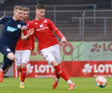 Stürmer Danny Schmidt bekam gegen den FC-Astoria Walldorf wegen der Durchsetzungsprobleme seiner Mannschaft im Zentrum kaum Bälle. In den Auswärtsspielen klappte das bisher durchweg wesentlich besser.