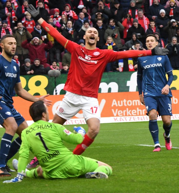 Erst 90 Minuten im 05-Trikot und schon so viel Spaß: Ludovic Ajorque.