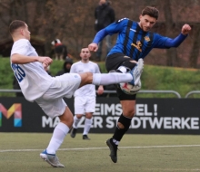 Im unplanmäßig letzten Punktspiel des vorigen Jahres kassierte der SV Gonsenheim (l. Karim Zeghli) gegen die TuS Koblenz die erste Heimniederlage. Sie soll möglichst die einzige bleiben, im Nachholspiel gegen die SG Mülheim-Kärlich ist der siebte Sieg am Wildpark klares Ziel.