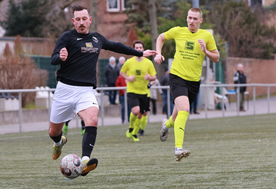 Marco Bergmann nutze einen zweiten Ball nach einem Standard zum frühen Führungstreffer.