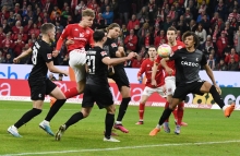 Kaum eingewechselt, schon präsent: Gegen den SC Freiburg hatte Nelson Weiper diese Chance auf dem Fuß, wurde aber von hinten gehalten.